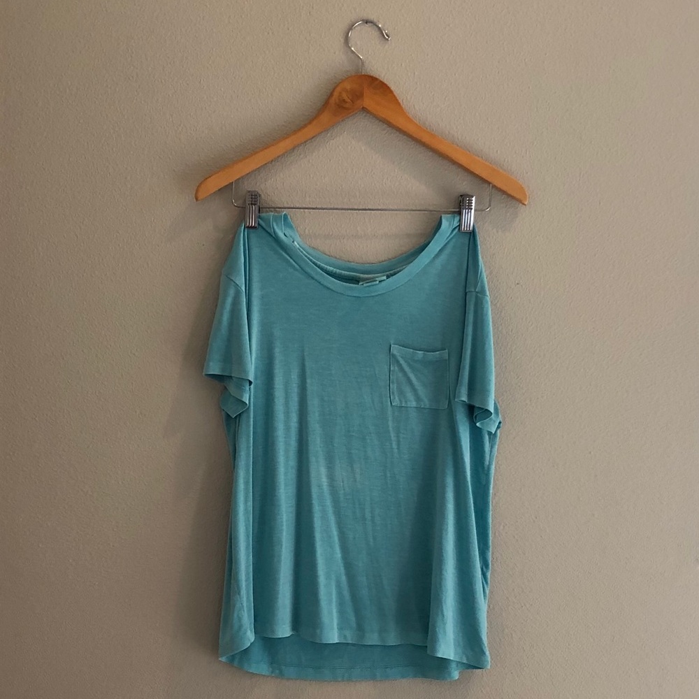 Super comfy and casual t shirt!